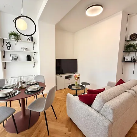 Novy Stylovy Signum V Centre Bratislavy דירה *